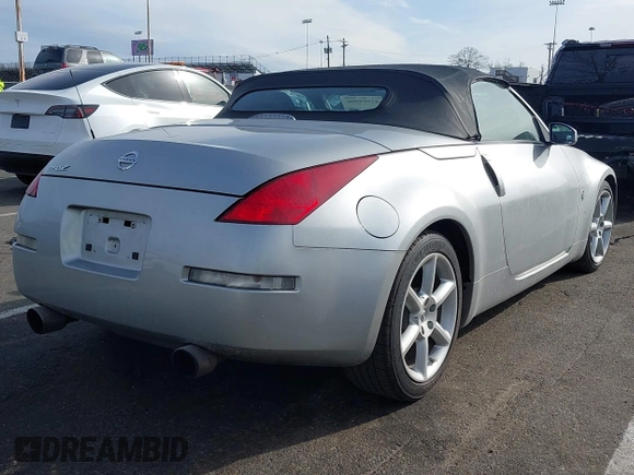 2005 Nissan 350Z Touring z VIN JN1AZ36A05M755776, wystawiony jako IAAI lot #41509506 z przebiegiem 79 148 mil mil oraz . Historia ofert i sprzedaży dostępna na DreamBid. Obrazek 4.