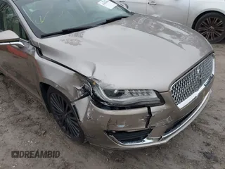 2018 Lincoln MKZ Hybrid Reserve z VIN 3LN6L5MU2JR602228, wystawiony jako IAAI lot #41441004 z przebiegiem 71 047 mil mil oraz . Historia ofert i sprzedaży dostępna na DreamBid. Obrazek 6.