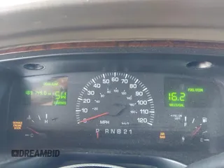 2000 Lincoln Town Car Signature with VIN 1LNHM82W1YY916055, listed as a IAAI auction lot 42488210 with 189,149 mi miles and . Bid and sale history available at DreamBid. Image 7.
