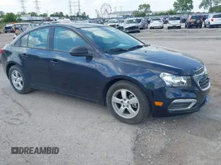 2015 Chevrolet Cruze LS z VIN 1G1PA5SH7F7151003, wystawiony jako IAAI lot #42264741 z przebiegiem 84 335 mil mil oraz . Historia ofert i sprzedaży dostępna na DreamBid. Obrazek 1.