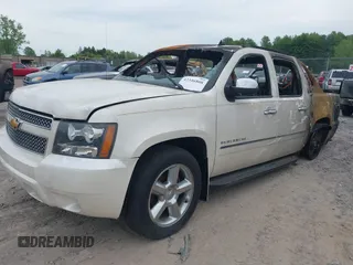 2013 Chevrolet Avalanche LTZ z VIN 3GNTKGE74DG155276, wystawiony jako IAAI lot #42346808 z przebiegiem Nie podano mil oraz . Historia ofert i sprzedaży dostępna na DreamBid. Obrazek 2.