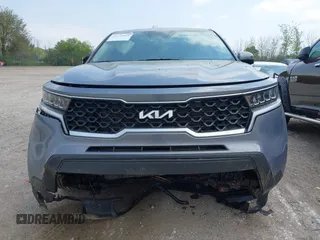 2022 Kia Sorento LX z VIN 5XYRG4LCXNG107106, wystawiony jako IAAI lot #42279041 z przebiegiem 83 189 mil mil oraz . Historia ofert i sprzedaży dostępna na DreamBid. Obrazek 12.
