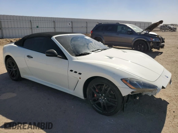 2015 Maserati GranTurismo Sport z VIN ZAM45VMA7F0146502, wystawiony jako Copart lot #77145904 z przebiegiem 37 863 mil mil oraz Czysty tytuł • Clean title. Historia ofert i sprzedaży dostępna na DreamBid. Obrazek 4.