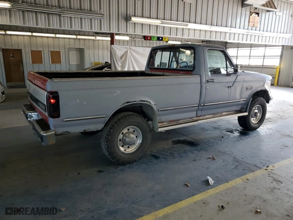 1992 Ford F-250 with VIN 1FTHF26HXNNA56967, listed as a Copart auction lot 83226474 with 150,659 mi miles and Salvage Title. Bid and sale history available at carsss.com. Image 3.