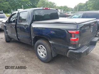2022 Nissan Frontier SV z VIN 1N6ED1EK9NN619293, wystawiony jako IAAI lot #42525027 z przebiegiem 58 055 mil mil oraz . Historia ofert i sprzedaży dostępna na DreamBid. Obrazek 3.