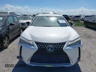 2021 Lexus UX with VIN JTHP9JBH4M2044900, listed as a IAAI auction lot 40543882 with 1 mi miles. Bid and sale history available at carsss.com. Image 6.