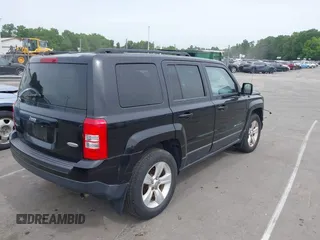 2015 Jeep Patriot Latitude z VIN 1C4NJRFBXFD169475, wystawiony jako IAAI lot #42194444 z przebiegiem 197 456 mil mil oraz . Historia ofert i sprzedaży dostępna na DreamBid. Obrazek 4.
