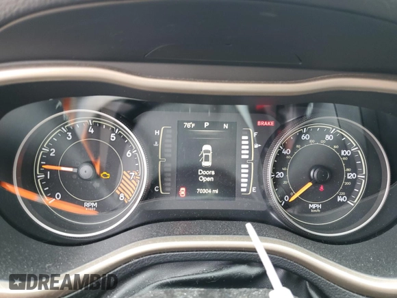 2015 Jeep Cherokee Latitude z VIN 1C4PJMCS7FW788636, wystawiony jako Copart lot #54398335 z przebiegiem 70 304 mil mil oraz Czysty tytuł • Clean title. Historia ofert i sprzedaży dostępna na DreamBid. Obrazek 9.
