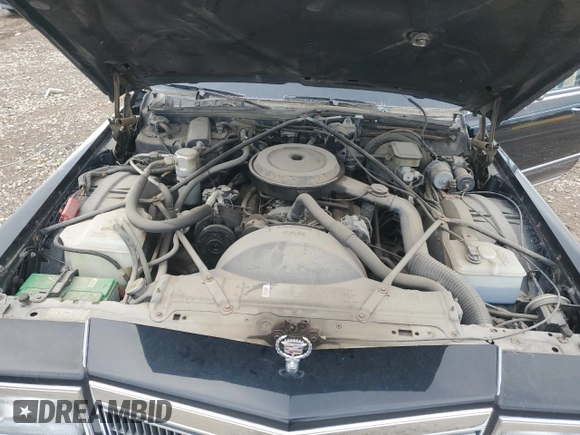 1992 Cadillac Brougham z VIN 1G6DW54E9NR713312, wystawiony jako Copart lot #71659794 z przebiegiem 41 467 mil mil oraz Tytuł czysty. Historia ofert i sprzedaży dostępna na DreamBid. Obrazek 11.