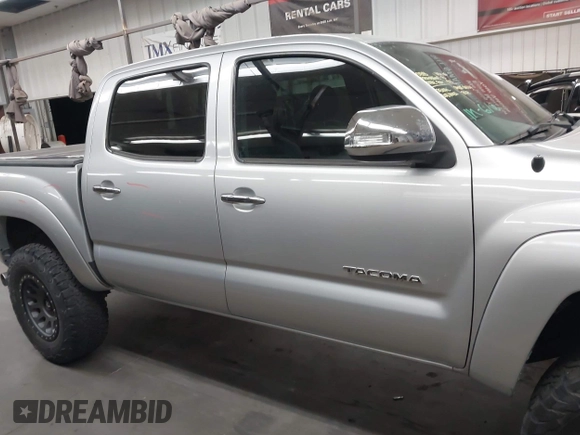 2013 Toyota Tacoma z VIN 3TMLU4EN0DM123507, wystawiony jako IAAI lot #42691592 z przebiegiem 100 894 mil mil oraz . Historia ofert i sprzedaży dostępna na DreamBid. Obrazek 13.