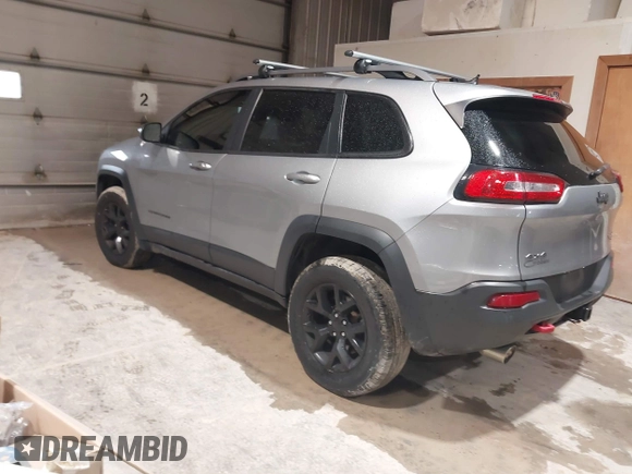 2014 Jeep Cherokee Trailhawk z VIN 1C4PJMBS4EW254963, wystawiony jako IAAI lot #42065845 z przebiegiem 187 356 mil mil oraz . Historia ofert i sprzedaży dostępna na DreamBid. Obrazek 3.
