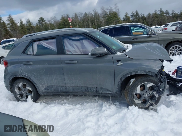2021 Hyundai Venue Denim z VIN KMHRC8A31MU093143, wystawiony jako IAAI lot #41541572 z przebiegiem 24 804 mil mil oraz . Historia ofert i sprzedaży dostępna na DreamBid. Obrazek 14.