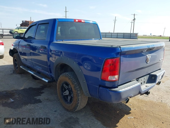 2017 Ram 1500 Express z VIN 3C6RR7KT4HG710272, wystawiony jako IAAI lot #41915939 z przebiegiem 105 890 mil mil oraz . Historia ofert i sprzedaży dostępna na DreamBid. Obrazek 3.
