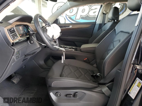 2025 Volkswagen Atlas SE z VIN 1V2WR2CA7SC519675, wystawiony jako Copart lot #55693255 z przebiegiem 3 869 mil mil oraz Czysty tytuł • Clean title. Historia ofert i sprzedaży dostępna na DreamBid. Obrazek 7.