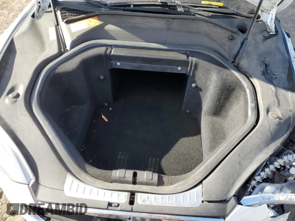 2013 Tesla Model S z VIN 5YJSA1CN1DFP11636, wystawiony jako Copart lot #78333554 z przebiegiem 101 625 mil mil oraz Szkoda całkowita • Salvage title. Historia ofert i sprzedaży dostępna na DreamBid. Obrazek 12.