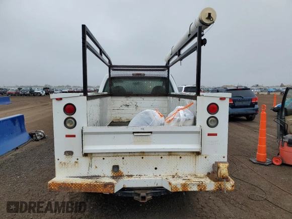 2008 Ford F-250 z VIN 1FDNF21508EE31135, wystawiony jako Copart lot #54377625 z przebiegiem 135 755 mil mil oraz Szkoda całkowita • Salvage title. Historia ofert i sprzedaży dostępna na DreamBid. Obrazek 6.