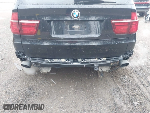 2013 BMW X5 xDrive50i z VIN 5UXZV8C55D0C15881, wystawiony jako IAAI lot #41695992 z przebiegiem 173 391 mil mil oraz . Historia ofert i sprzedaży dostępna na DreamBid. Obrazek 6.