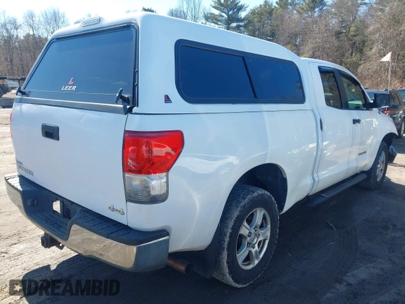 2010 Toyota Tundra 4WD Truck with VIN 5TFUM5F10AX015321, listed as a IAAI auction lot 41687601 with 117,939 mi miles. Bid and sale history available at carsss.com. Image 4.