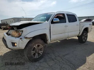 2015 Toyota Tacoma z VIN 5TFLU4EN0FX134634, wystawiony jako Copart lot #52597215 z przebiegiem 148 023 mil mil oraz Szkoda całkowita • Salvage title. Historia ofert i sprzedaży dostępna na DreamBid. Obrazek 1.