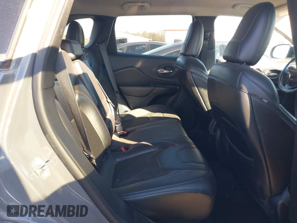 2019 Jeep Cherokee Trailhawk Elite with VIN 1C4PJMBX1KD401792, listed as a IAAI auction lot 41286027 with 70,236 mi miles. Bid and sale history available at carsss.com. Image 8.