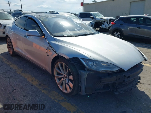 2014 Tesla Model S 60 z VIN 5YJSA1H16EFP28486, wystawiony jako IAAI lot #41887484 z przebiegiem 99 271 mil mil oraz . Historia ofert i sprzedaży dostępna na DreamBid. Obrazek 1.