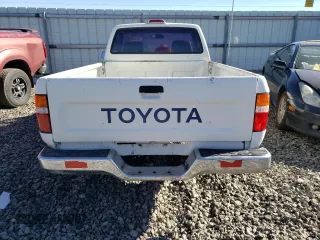 1994 Toyota Pickup DX z VIN JT4RN81P0R5200010, wystawiony jako Copart lot #89184805 z przebiegiem 123 270 mil mil oraz Szkoda całkowita • Salvage title. Historia ofert i sprzedaży dostępna na DreamBid. Obrazek 6.
