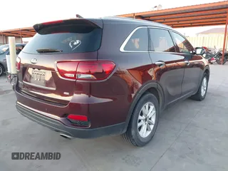 2019 Kia Sorento L z VIN 5XYPG4A32KG568841, wystawiony jako IAAI lot #41833435 z przebiegiem 103 426 mil mil oraz . Historia ofert i sprzedaży dostępna na DreamBid. Obrazek 4.