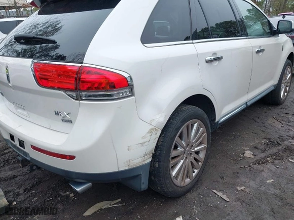 2011 Lincoln MKX with VIN 2LMDJ8JK5BBJ04398, listed as a IAAI auction lot 41751945 with 142,701 mi miles. Bid and sale history available at carsss.com. Image 6.