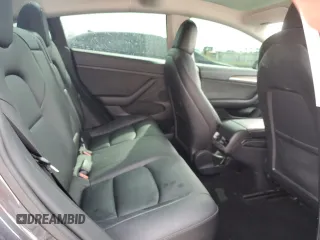 2022 Tesla Model 3 Long Range z VIN 5YJ3E1EB7NF238905, wystawiony jako Copart lot #53362045 z przebiegiem 52 002 mil mil oraz Szkoda całkowita • Salvage title. Historia ofert i sprzedaży dostępna na DreamBid. Obrazek 10.