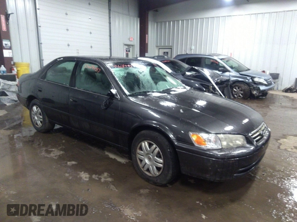 2001 Toyota Camry CE with VIN 4T1BG22K21U781964, listed as a IAAI auction lot 35629457 with 171,488 mi miles. Bid and sale history available at carsss.com. Image 1.