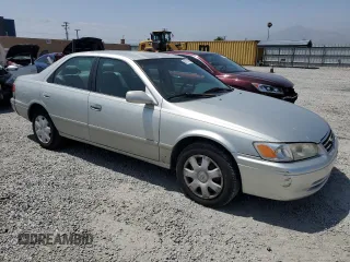 2000 Toyota Camry CE z VIN 4T1BG22K2YU663536, wystawiony jako Copart lot #60101425 z przebiegiem 109 342 mil mil oraz Czysty tytuł • Clean title. Historia ofert i sprzedaży dostępna na DreamBid. Obrazek 4.