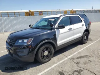 2019 Ford Police Interceptor Utility z VIN 1FM5K8AR0KGB23573, wystawiony jako Copart lot #57352735 z przebiegiem 73 548 mil mil oraz Tytuł czysty. Historia ofert i sprzedaży dostępna na DreamBid. Obrazek 1.
