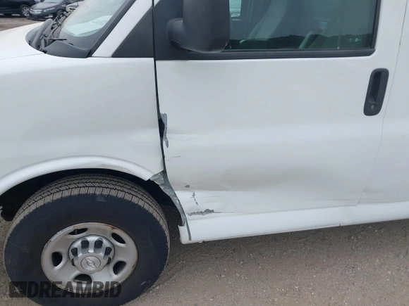 2017 Chevrolet Express Cargo z VIN 1GCWGAFF4H1241069, wystawiony jako IAAI lot #42465525 z przebiegiem 89 006 mil mil oraz . Historia ofert i sprzedaży dostępna na DreamBid. Obrazek 6.