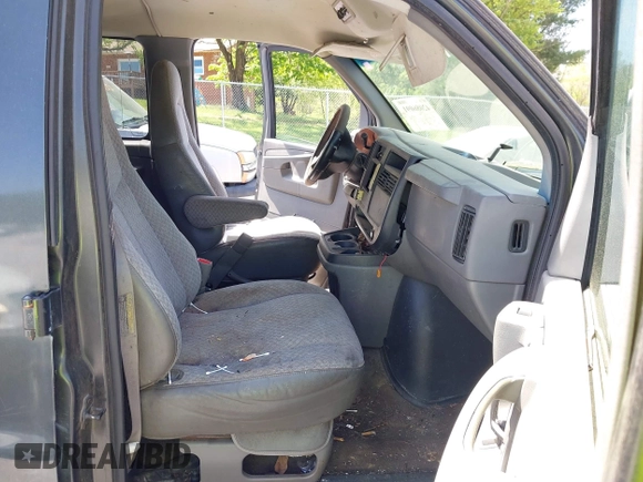 2003 Chevrolet Express Passenger with VIN 1GAHG35U631142890, listed as a IAAI auction lot 42086091 with 127,191 mi miles and . Bid and sale history available at DreamBid. Image 5.