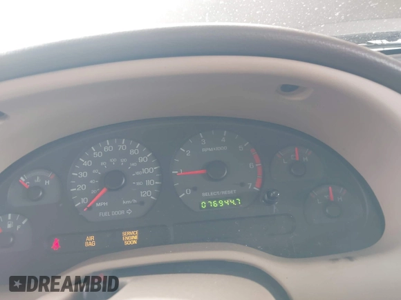 2002 Ford Mustang Standard z VIN 1FAFP40482F157569, wystawiony jako IAAI lot #42372535 z przebiegiem 76 944 mil mil oraz . Historia ofert i sprzedaży dostępna na DreamBid. Obrazek 7.