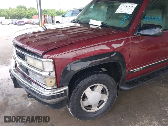 1999 Chevrolet Suburban z VIN 3GNFK16R8XG144067, wystawiony jako IAAI lot #42433835 z przebiegiem 362 941 mil mil oraz . Historia ofert i sprzedaży dostępna na DreamBid. Obrazek 6.