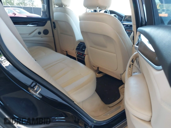 2014 BMW X5 sDrive35i z VIN 5UXKR2C52E0H33225, wystawiony jako IAAI lot #41698549 z przebiegiem 110 847 mil mil oraz . Historia ofert i sprzedaży dostępna na DreamBid. Obrazek 8.