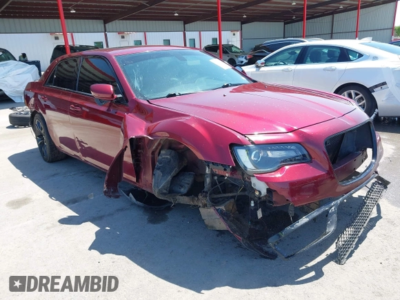 2019 Chrysler 300 with VIN 2C3CCABGXKH686121, listed as a IAAI auction lot 41995862 with 50,577 mi miles. Bid and sale history available at carsss.com. Image 1.