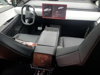 2024 Tesla Cybertruck z VIN 7G2CEHED0RA017009, wystawiony jako Copart lot #71960844 z przebiegiem 4142 mil mil oraz Szkody całkowita. Historia ofert i sprzedaży dostępna na DreamBid. Obrazek 8.