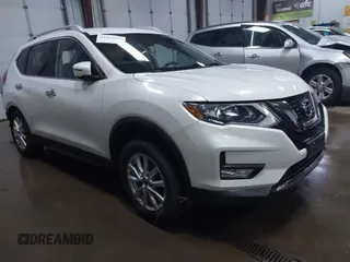 2017 Nissan Rogue SV z VIN KNMAT2MV6HP521935, wystawiony jako IAAI lot #41991833 z przebiegiem 80 031 mil mil oraz . Historia ofert i sprzedaży dostępna na DreamBid. Obrazek 1.