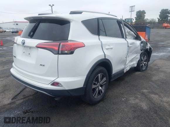 2018 Toyota RAV4 XLE with VIN 2T3WFREV0JW452030, listed as a IAAI auction lot 41915411 with 1 mi miles. Bid and sale history available at carsss.com. Image 4.