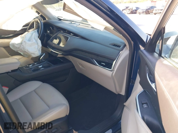 2020 Cadillac XT4 FWD Premium Luxury with VIN 1GYFZCR40LF085229, listed as a IAAI auction lot 41688726 with 19,739 mi miles. Bid and sale history available at carsss.com. Image 5.