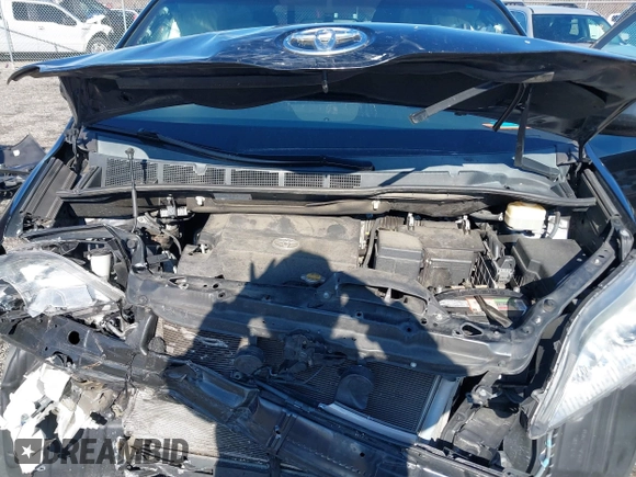 2016 Toyota Sienna XLE with VIN 5TDYK3DC3GS697173, listed as a IAAI auction lot 40899585 with 121,693 mi miles. Bid and sale history available at carsss.com. Image 10.