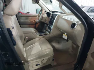 2010 Mercury Mountaineer Premier z VIN 4M2EN3JE6AUJ04564, wystawiony jako IAAI lot #41315942 z przebiegiem 125 981 mil mil oraz . Historia ofert i sprzedaży dostępna na DreamBid. Obrazek 5.