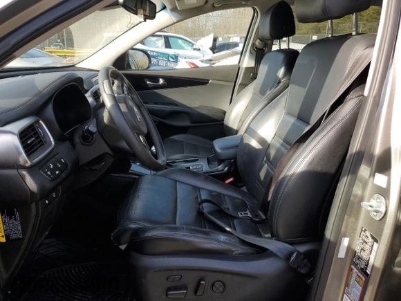 2018 Kia Sorento SX Limited z VIN 5XYPKDA57JG377866, wystawiony jako Copart lot #84375944 z przebiegiem Nie podano mil oraz Szkoda całkowita • Salvage title. Historia ofert i sprzedaży dostępna na DreamBid. Obrazek 7.