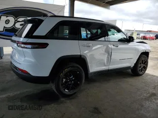 2025 Jeep Grand Cherokee Altitude z VIN 1C4RJHAG2S8656915, wystawiony jako Copart lot #58427515 z przebiegiem 6 656 mil mil oraz Szkoda całkowita • Salvage title. Historia ofert i sprzedaży dostępna na DreamBid. Obrazek 3.