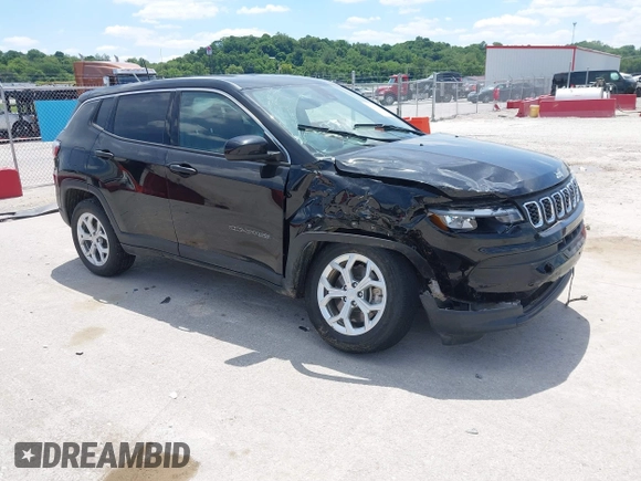 2024 Jeep Compass Sport z VIN 3C4NJDAN5RT105556, wystawiony jako IAAI lot #42335647 z przebiegiem 14 747 mil mil oraz . Historia ofert i sprzedaży dostępna na DreamBid. Obrazek 1.
