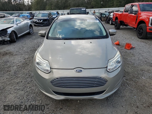 2015 Ford Focus Electric with VIN 1FADP3R45FL227962, listed as a Copart auction lot 43755825 with 70,490 mi miles and Clean title. Bid and sale history available at DreamBid. Image 5.