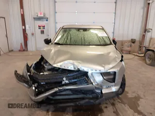 2022 Mitsubishi Eclipse Cross LE z VIN JA4ASVAA7NZ054234, wystawiony jako IAAI lot #42325344 z przebiegiem 36 118 mil mil oraz . Historia ofert i sprzedaży dostępna na DreamBid. Obrazek 6.