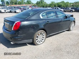 2009 Lincoln MKS z VIN 1LNHM94R99G626277, wystawiony jako IAAI lot #42300926 z przebiegiem Nie podano mil oraz . Historia ofert i sprzedaży dostępna na DreamBid. Obrazek 4.